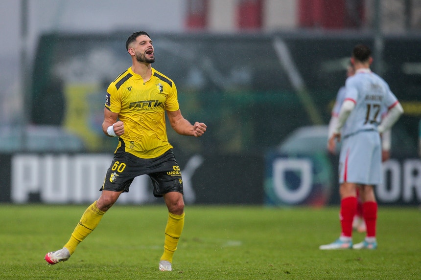 Imagem de Fafe, da Liga 3, afasta Arouca com golo nos descontos