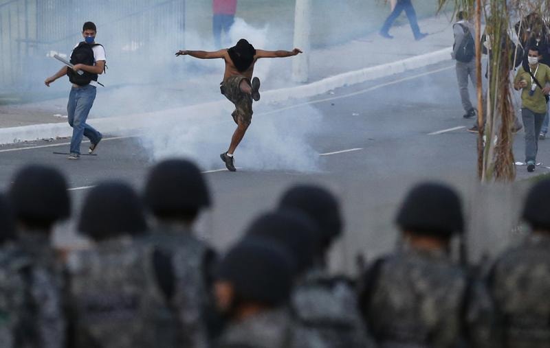  Exterior do Est&aacute;dio Mineir&atilde;o, Belo Horizonte, no jogo para a Ta&ccedil;a das Confedera&ccedil;&otilde;es, entre Jap&atilde;o e M&eacute;xico. S&eacute;rgio Moraes /Reuters. 