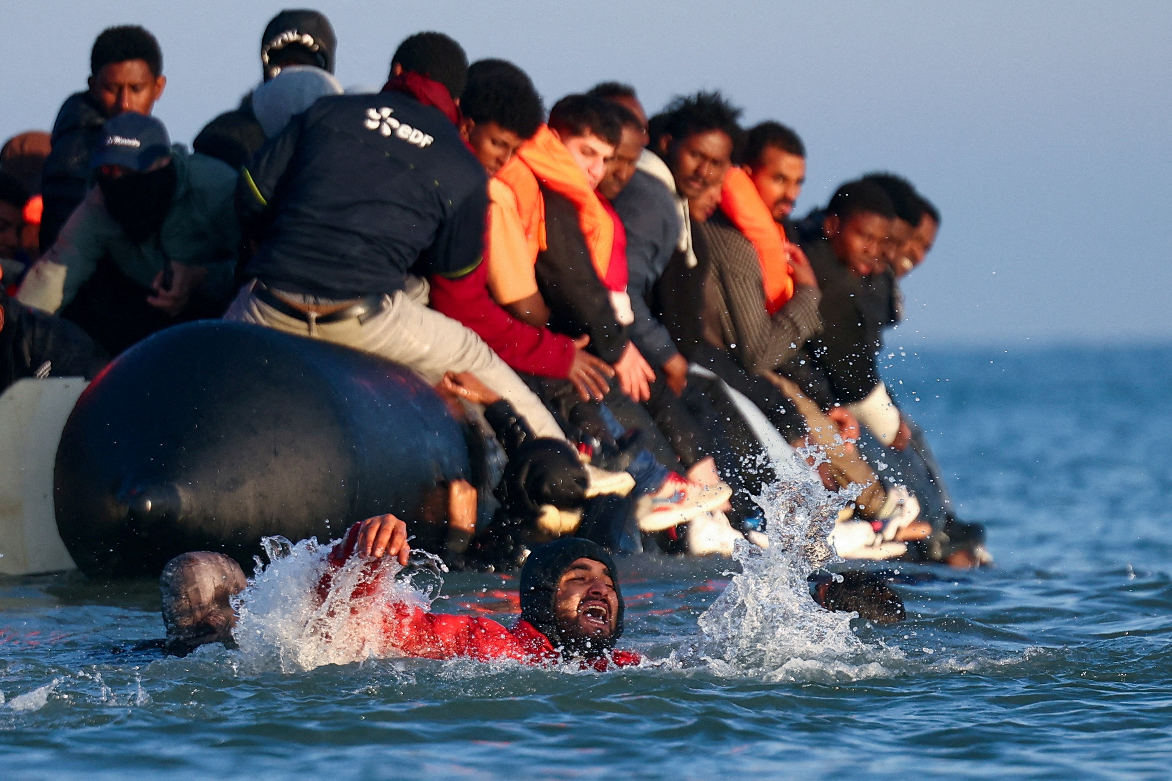 Mais de 700 migrantes atravessaram o Canal da Mancha num único dia