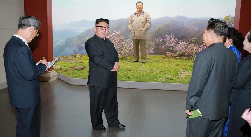 Sob o comando de Kim Jong-un, que chegou ao poder em 2011, Pyongyang redobrou esforços no desenvolvimento dos programas nuclear e de mísseis
