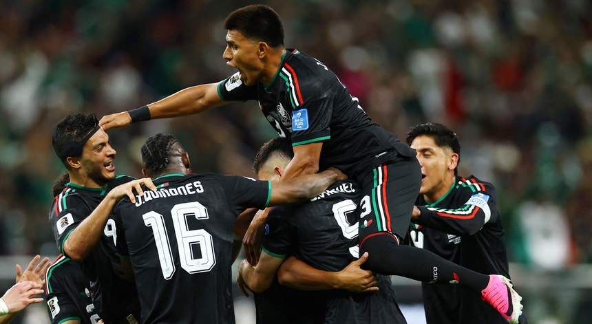 Imagem de México garante qualificação