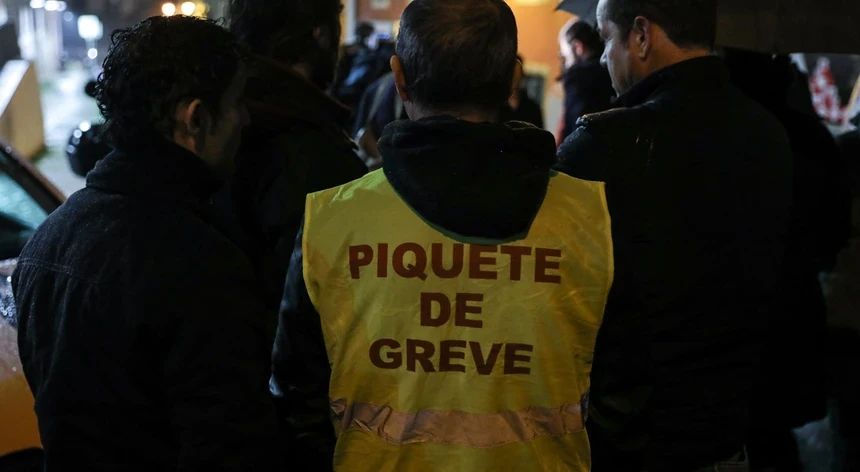 A greve pode fechar serviços essenciais
