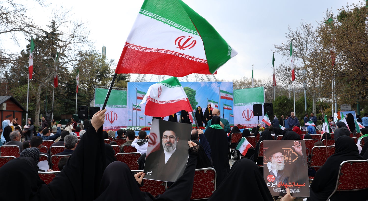 Guerra no Irão. EUA prosseguem buscas por piloto desaparecido