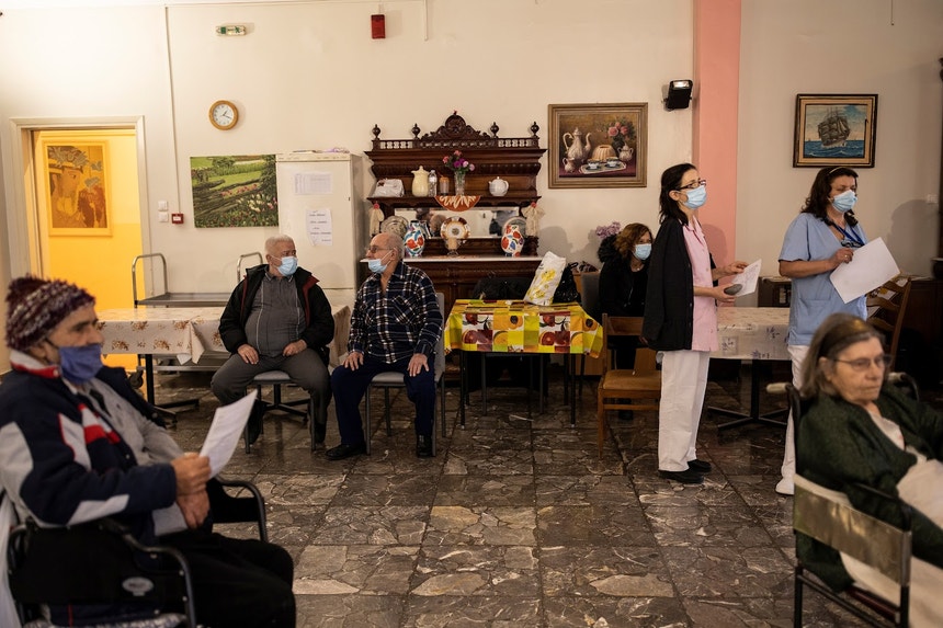Imagem de Lares apontam para custos com pessoal para justificar preços elevados