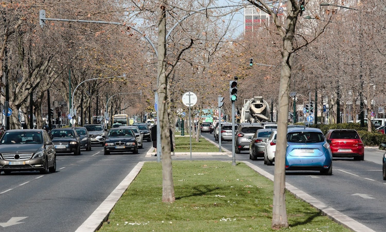 Associação Zero quer menos veículos a circular nas zonas urbanas com ar mais poluído