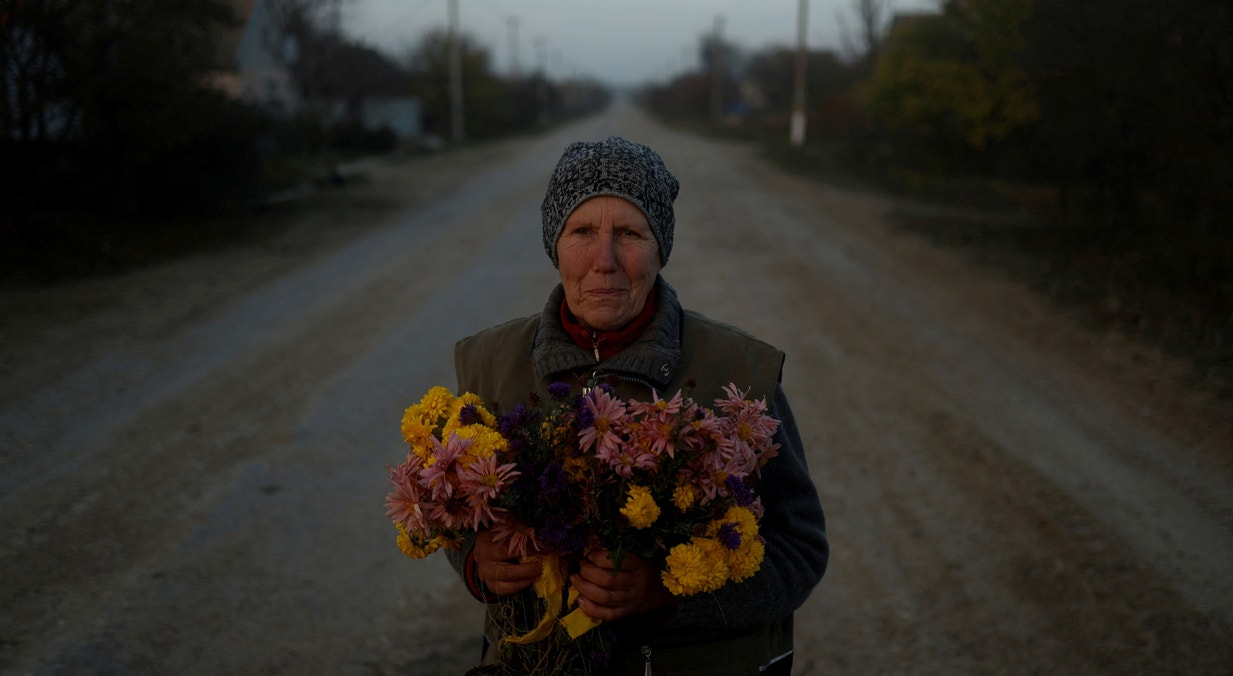  Regi&atilde;o de Kherson. Flores para as tropas ucranianas ap&oacute;s terem recuperado a cidade | Valentyn Ogirenko - Reuters 
