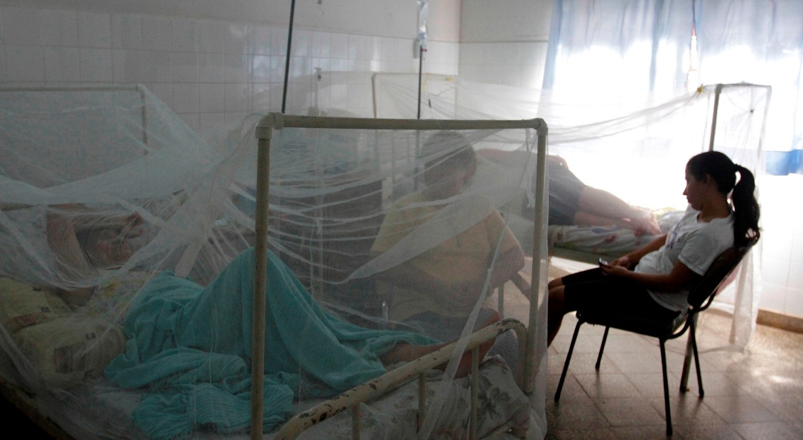  Paraguai, 2011. Doentes infetados com Dengue | Jorge Adorno - Reuters 