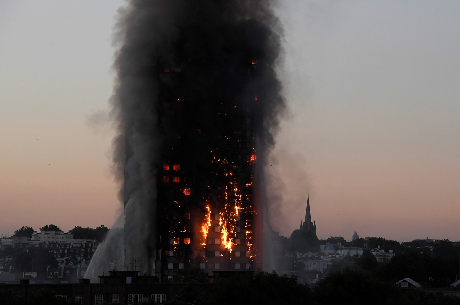  Inc&ecirc;ndio na torre Grenfell, em Londres / Toby Melville - Reuters 
