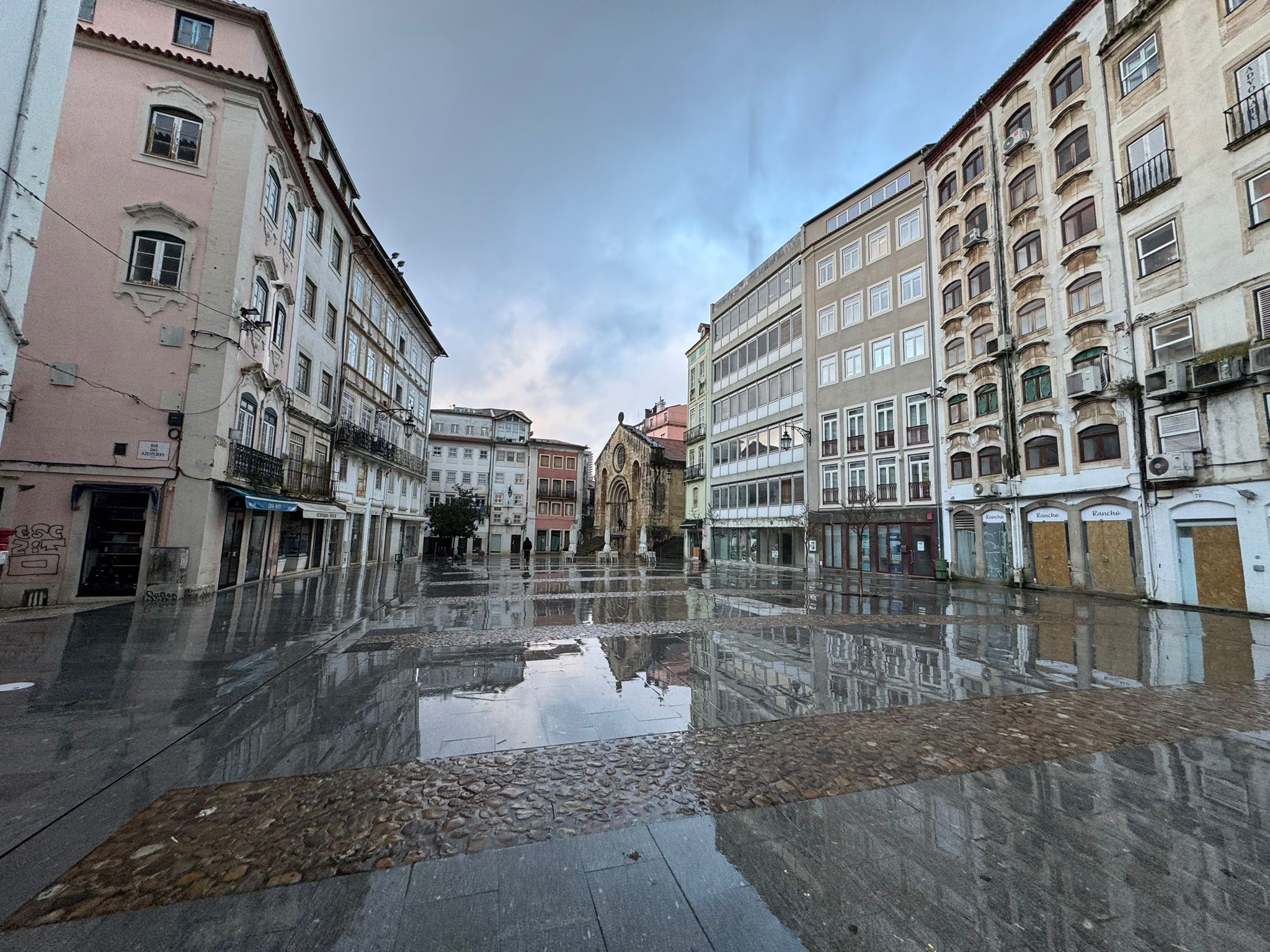 "Sentimos que houve um alívio no risco". Coimbra mantém cautela apesar de situação mais estável