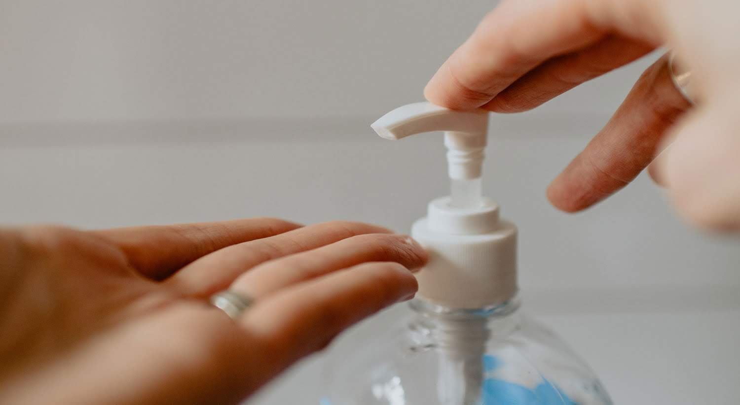 Cremes, pastas de dentes ou produtos alimentares: maioria dos produtos comprados online a operadores fora da União Europeia não cumpre as normas