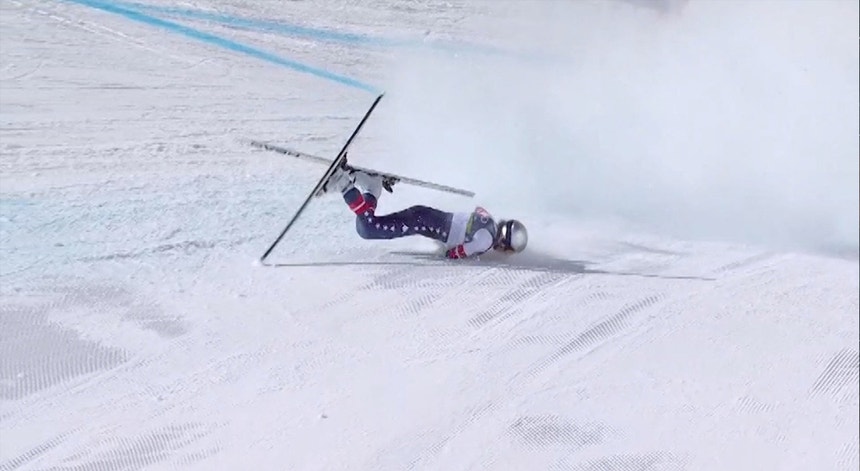 Imagem de JO2026: Veterana Lindsey Vonn sofre queda violenta na prova de downhill