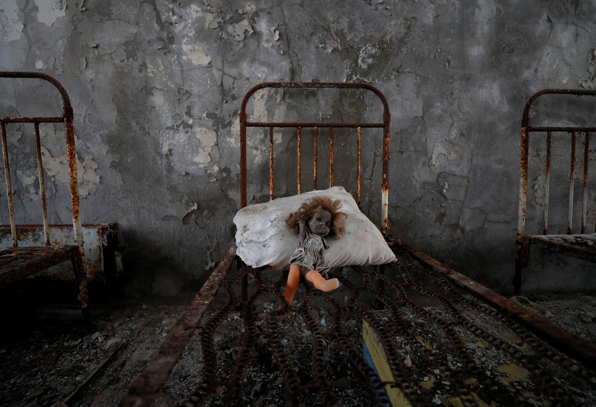  Jandim infantil perto de Chernobyl. Uma boneca ter&aacute; sido colocada por um visitante | Gleb Garanich - Reuters 