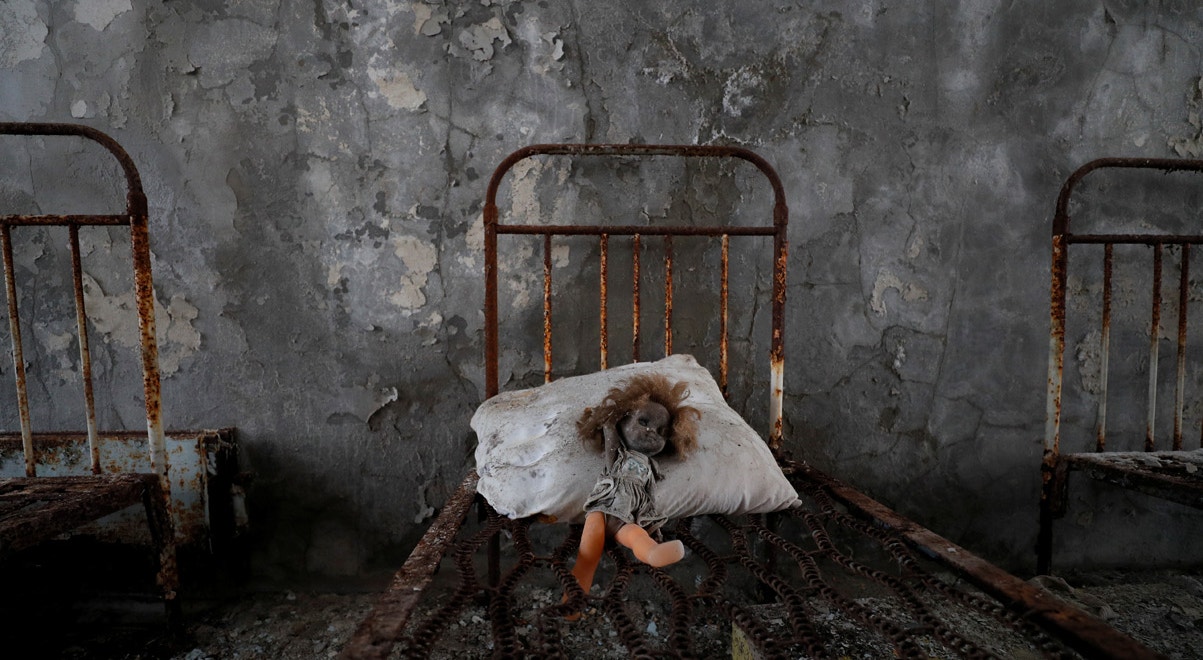  Jandim infantil perto de Chernobyl. Uma boneca ter&aacute; sido colocada por um visitante | Gleb Garanich - Reuters 