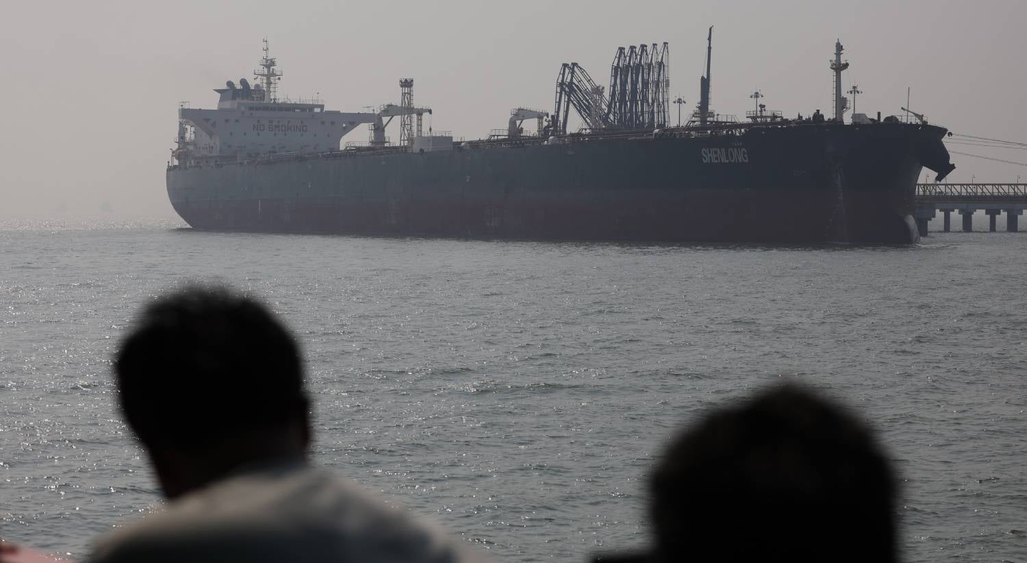 Trump anuncia que EUA vão começar a escoltar petroleiros no Estreito de Ormuz "muito em breve"