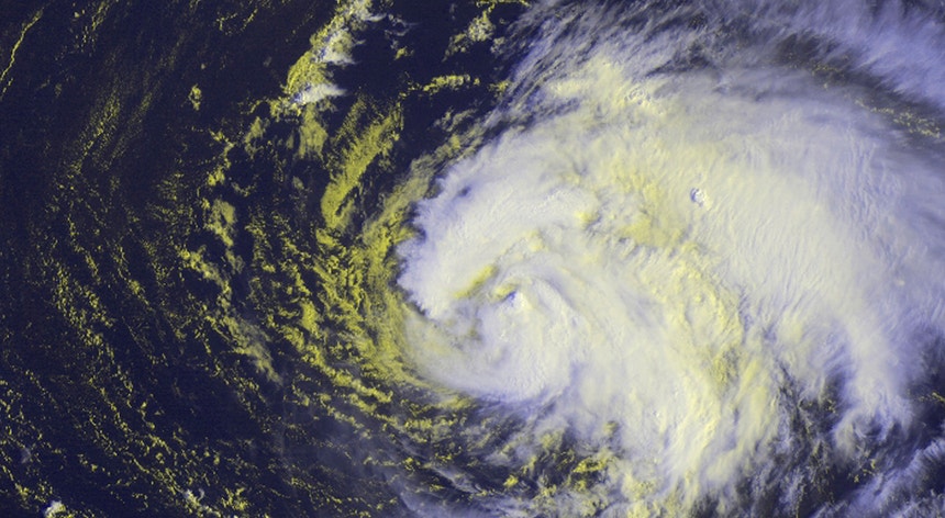 O furacão Leslie passou pela Madeira sem causar danos, tendo entretanto passado a tempestade
