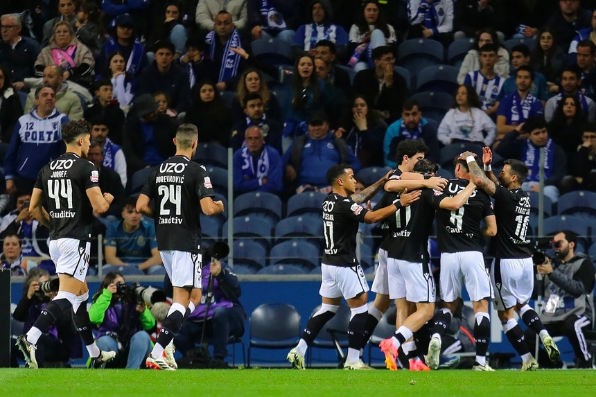 Vitoria Guimarães wins over Porto and approaches the Dragon