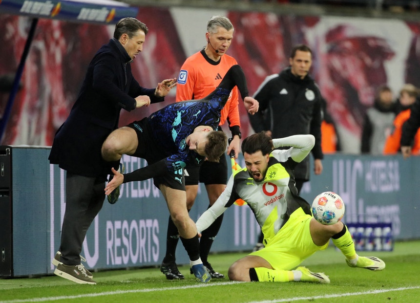 Imagem de Borussia Dortmund empata com golo de Fábio Silva e atrasa-se na Bundesliga