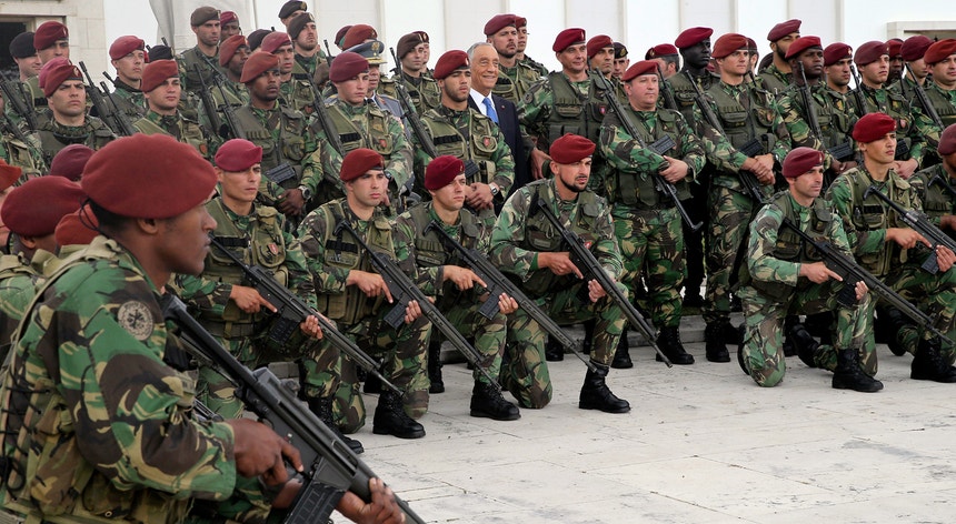 Marcelo Rebelo de Sousa durante a visita ao Comando das Forças Terrestres, na Amadora
