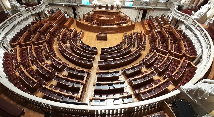 “Ejecutivo irreformable”.  La moción de censura a la Iniciativa Liberal está en el Parlamento