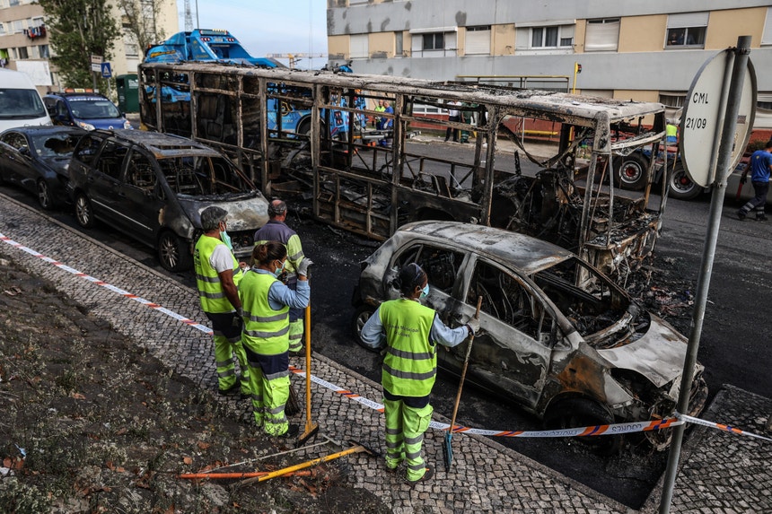 Imagens de destruição teimam em permanecer na noite da Grande Lisboa
