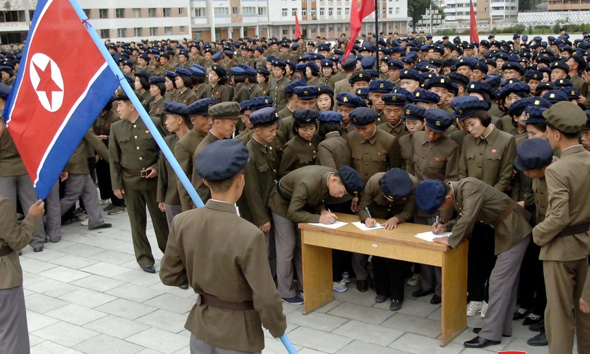 Milhares de jovens alistaram-se no exército norte-coreano, esta quarta-feira
