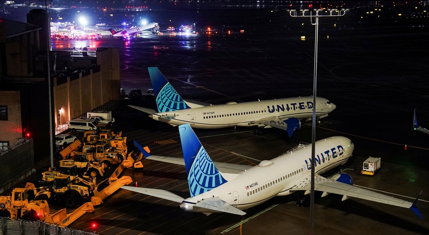 Imagem de Piloto e copiloto morrem em colisão em aeroporto de Nova Iorque