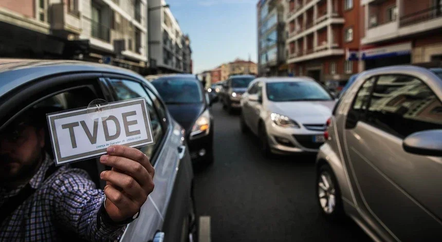 Lisboa tem TVDE e Tuc-Tuc a mais, alerta Moedas