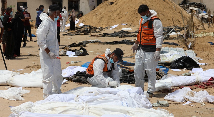 Turk "horrorizado" com descoberta de 280 cadáveres em vala comum na Faixa de Gaza