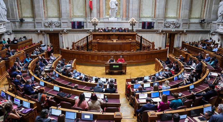 Nova proposta sobre perda de nacionalidade por crimes graves deverá cair no Parlamento