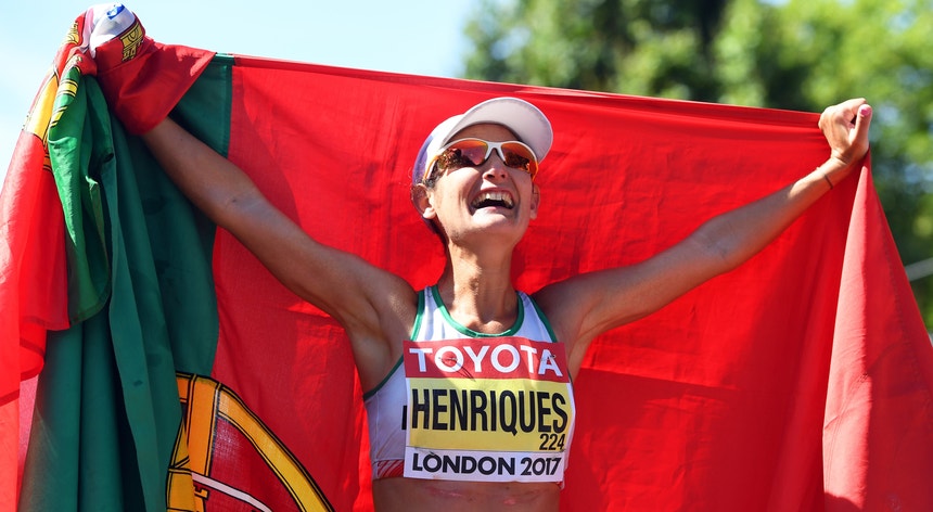 Inês Henriques ganhou a prova dos 50 km marcha e bateu o recorde do mundo que já lhe pertencia
