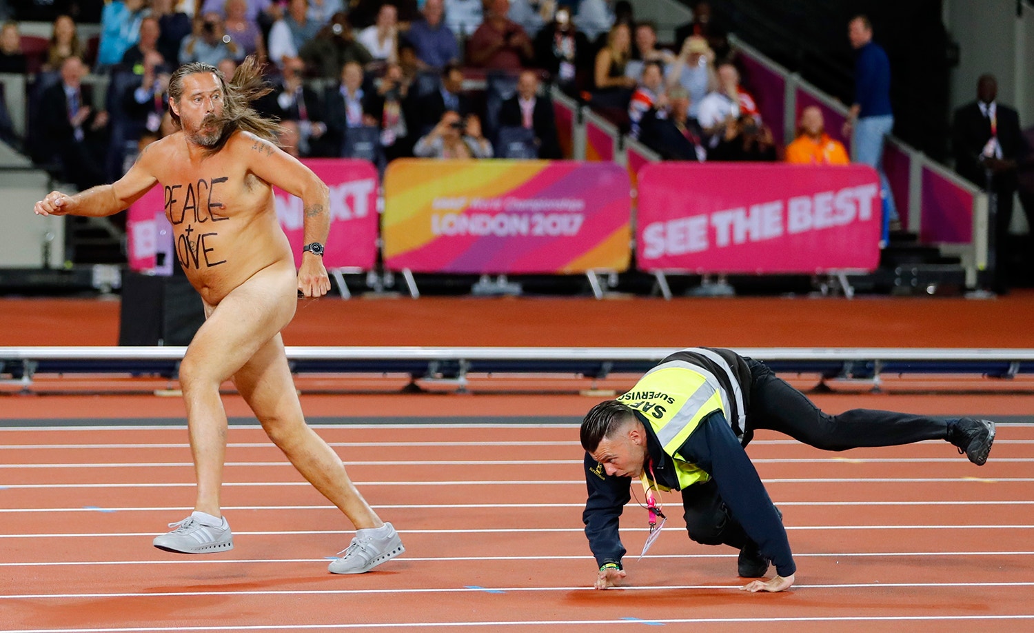  "Paz e amor" no Mundial de Atletismo em Londres - 2017 /Kai Pfaffenbach - Reuters 