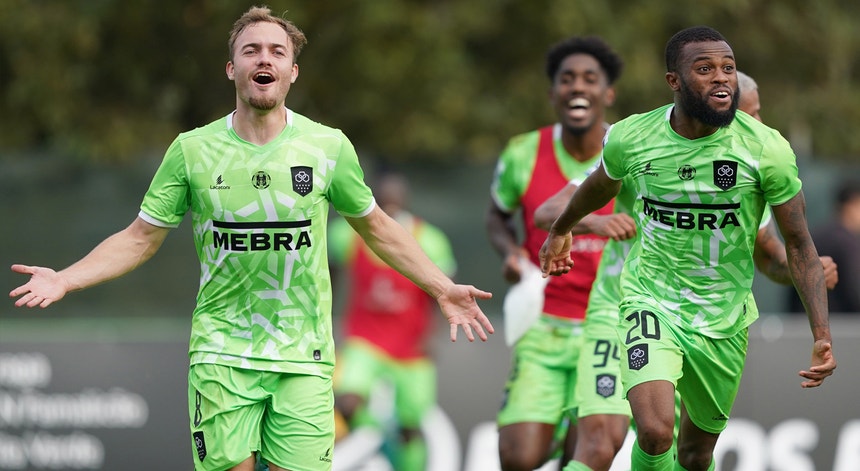 DESPORTO (Futebol) - Lank FC Vilaverdense de 'casa às costas