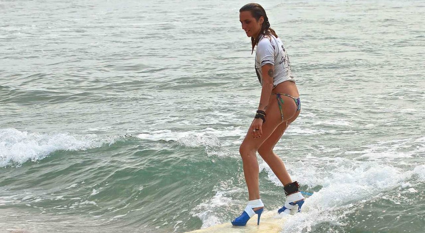 Maria Pessanha vence, o Surf em saltos Altos
