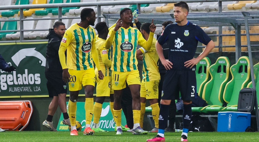 Tondela vence duelo de aflitos