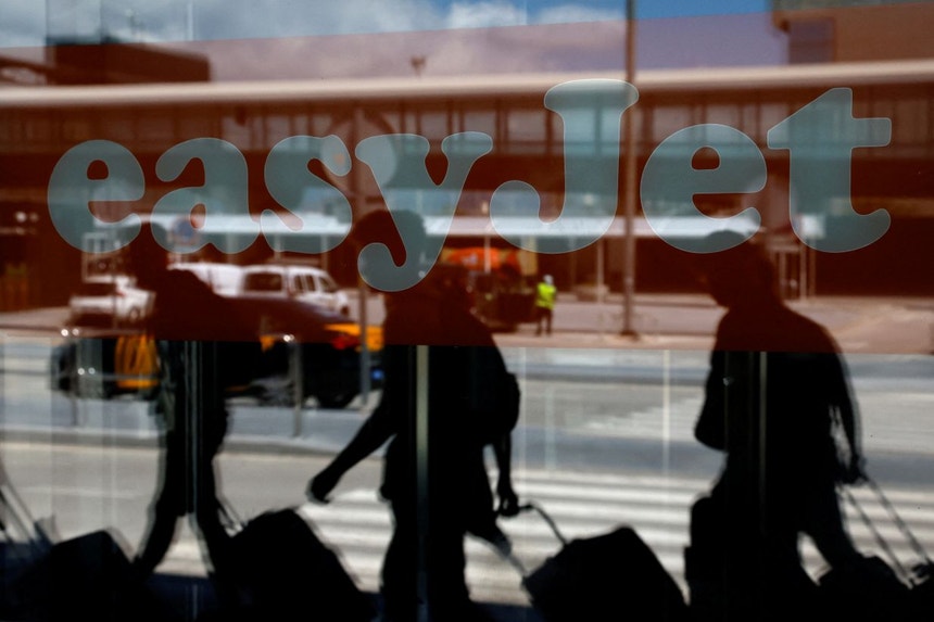 Imagem de Tripulantes da easyJet reúnem-se em assembleia de emergência e sindicato não exclui greve