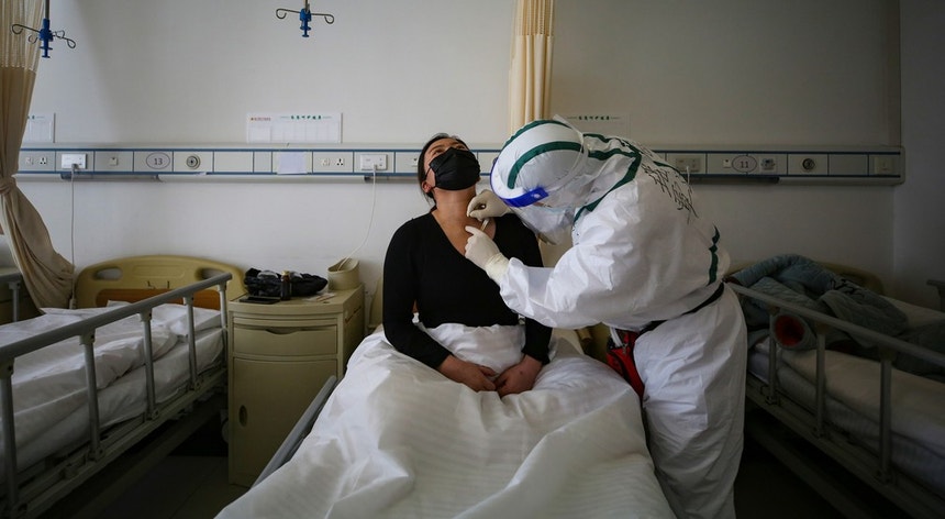 Os chineses continuam a cuidar ao pormenor de todos os casos da doença que vão aparecendo
