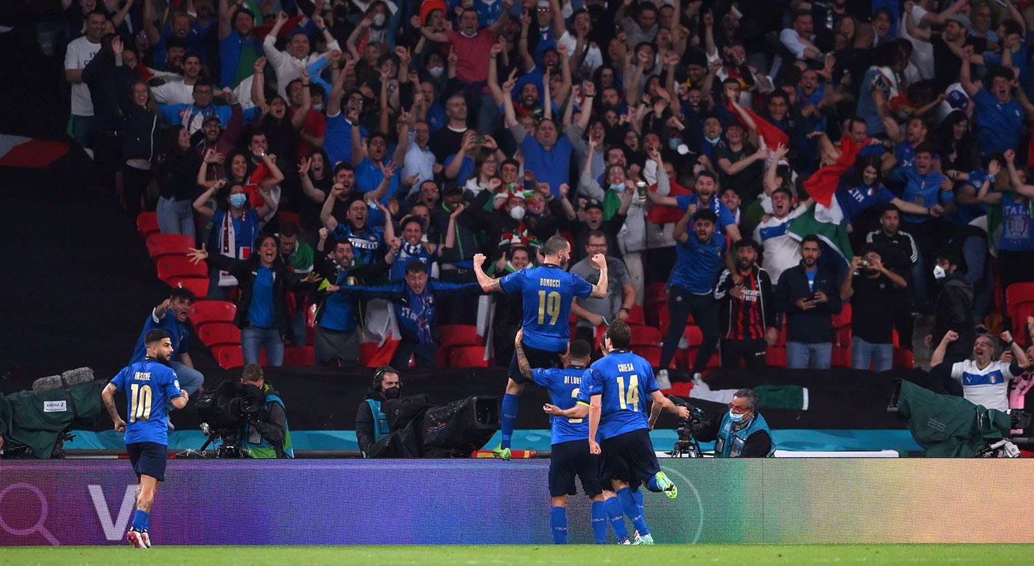  Bonucci torna-se o mais velho a marcar numa final de um Europeu. | Foto: Laurence Griffiths - Reuters 