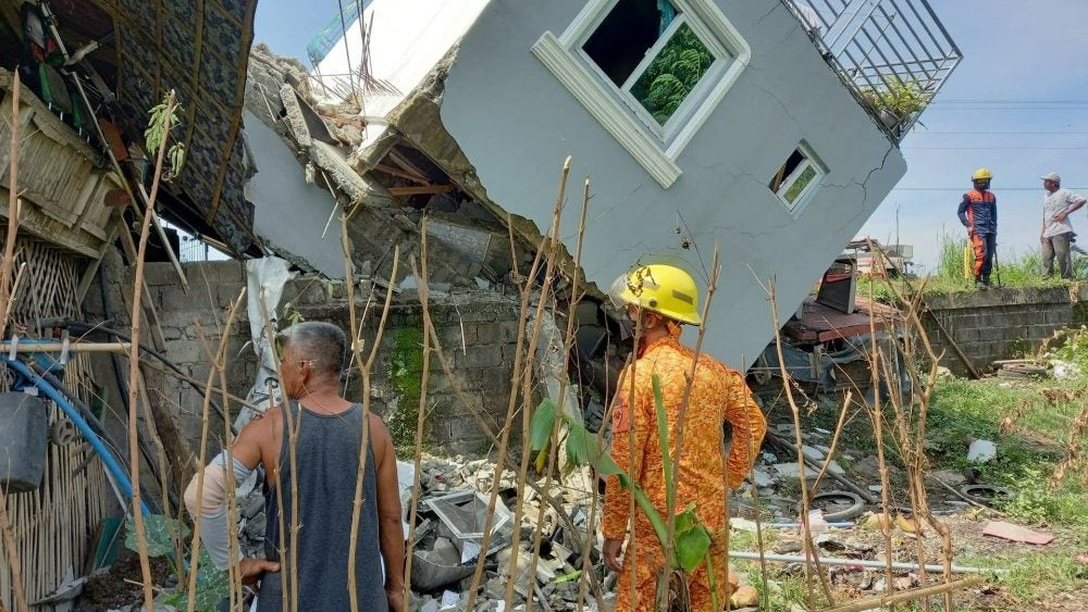 Um morto e quatro feridos em sismo no sul das Filipinas