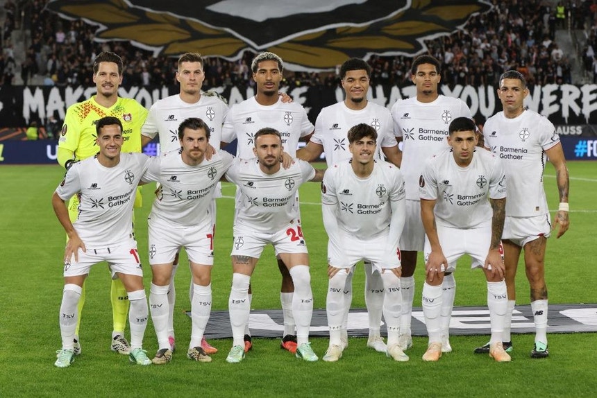 Bayer Leverkusen perde em casa e cai para sexto na Bundesliga
