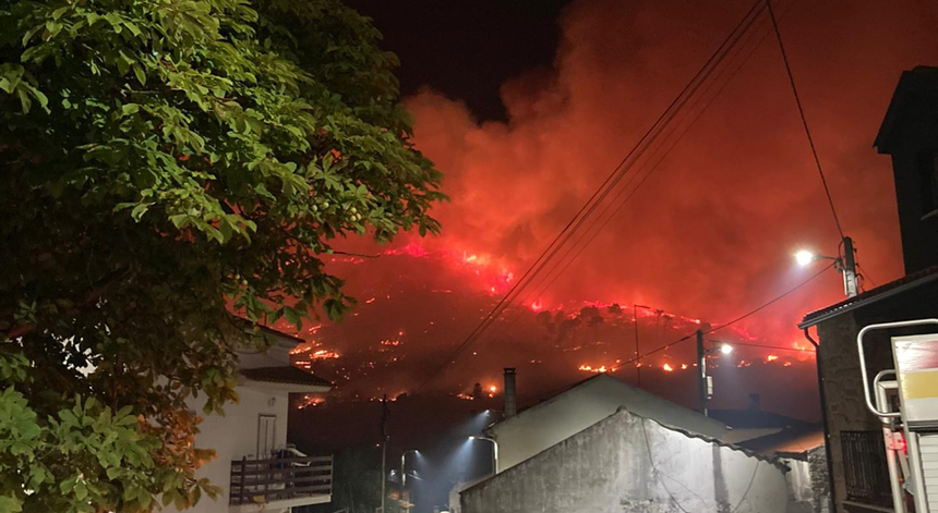 Incêndio. Populares defendem Vila Cortês do Mondego
