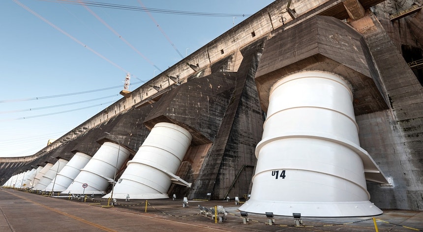 A hidrelétrica Itaipu atinge 66,3 milhões de MWh, energia suficiente para abastecer o planeta Terra por 19 horas
