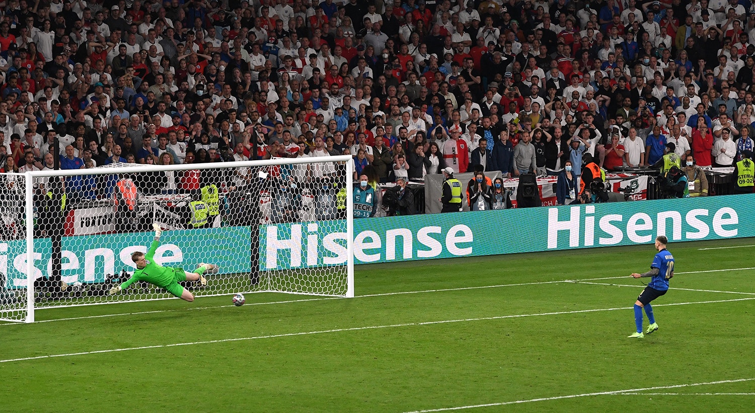  Golo de Federico Bernardeschi, remate com o p&eacute; esquerdo ao centro da baliza. It&aacute;lia 1(3), Inglaterra 1(2) | Foto: Facundo Arrizalaga - Reuters 