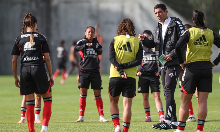 LC feminina: Treinador do Benfica espera Paris Saint-Germain “imprevisível” na despedida