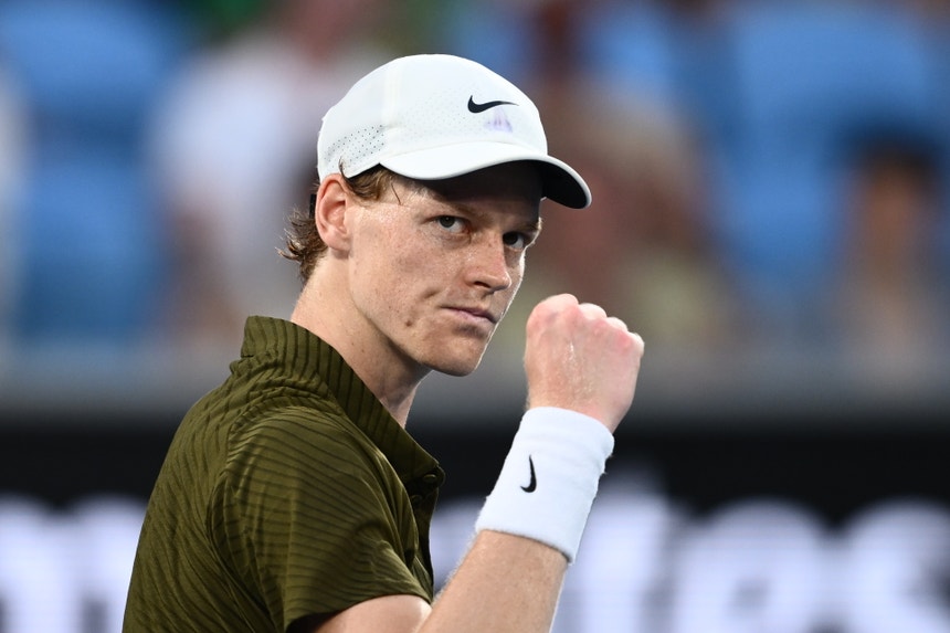 Sinner bate compatriota Darderi e segue para 