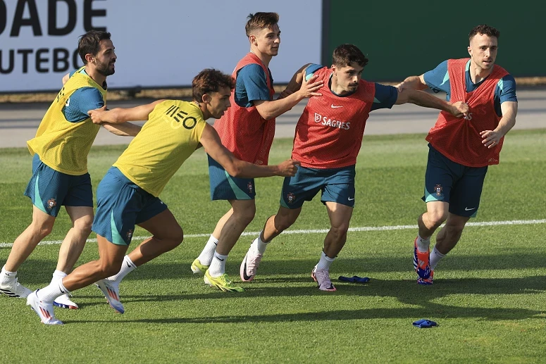 A equipa ensaiou a estratégia para o jogo com os turcos
