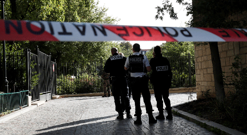 Resultado de imagem para Autoridades francesas investigam caso de homem abatido a tiro pela polícia no sábado
