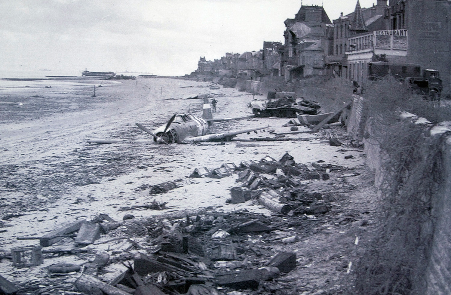 Высадка в нормандии. Высадка в Нормандии 1944. Нормандия 1944 высадка союзников. Высадка в Нормандии 6 июня 1944 года. Берег Нормандии 1944.