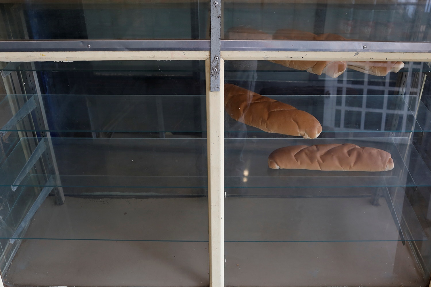  P&atilde;o &agrave; venda numa padaria /Foto: Marco Bello - Reuters 