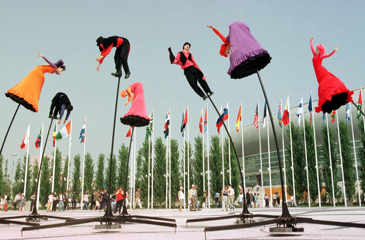  O grupo australiano &quot;The Field&quot; apresentou a sua performance nomeada de &quot;Frutas estranhas&quot; /Foto: Reuters 