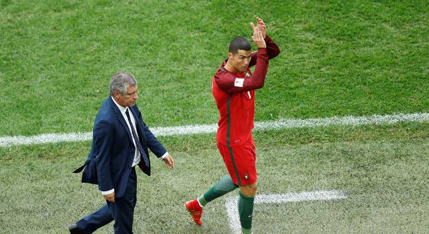 O selecionador português, Fernando Santos, afirmou este sábado que tomou a "atitude correta" ao dispensar Cristiano Ronaldo do jogo dos terceiro e quarto lugares da Taça das Confederações.
